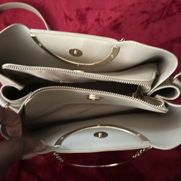 Tan purse - Picture 3 of 4